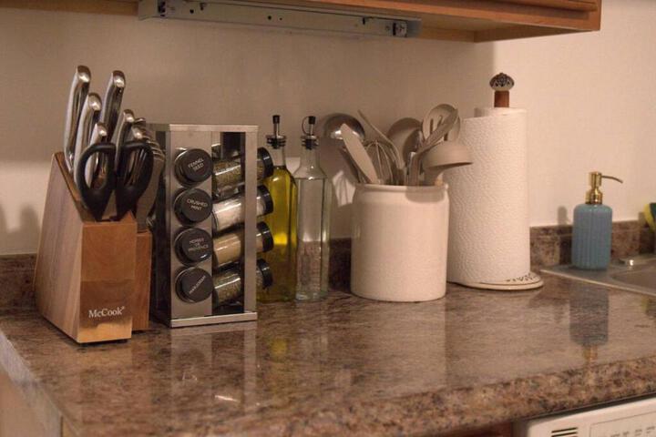 Cozy 2BR-Walk to Tufts & Green Line Near Boston!