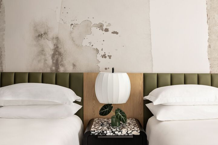 Room 28 of 80