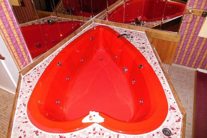 Hot Tub 38 of 44