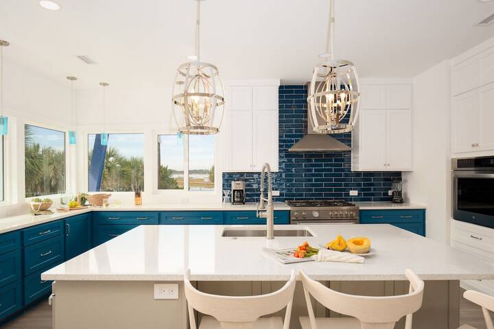 Oceans Eye by Avantstay Beach Front Home w / Roof Top Pool & Putting Green!