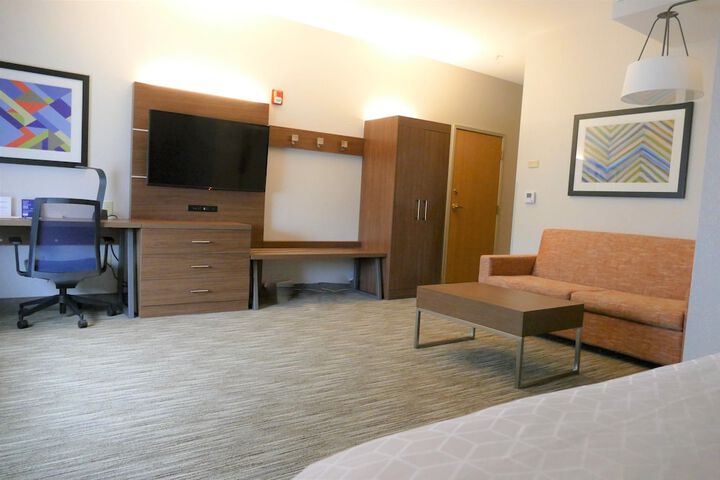 Room 18 of 36
