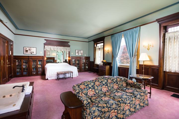 White Springs Manor a Belhurst Property