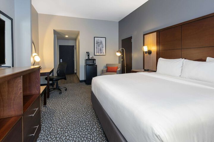 Room 42 of 65