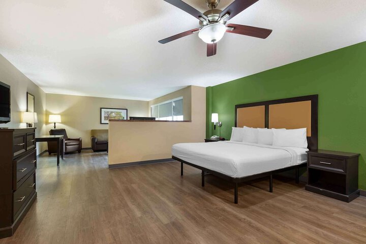 Room 33 of 36