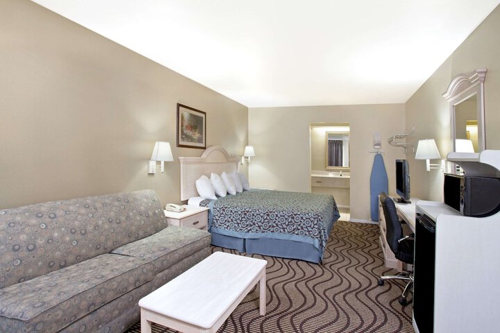Room 9 of 22