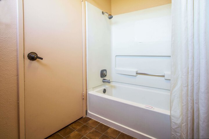 Room 9 of 15