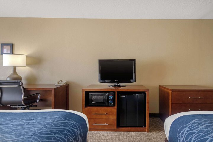 Comfort Inn & Suites Pittsburg KS