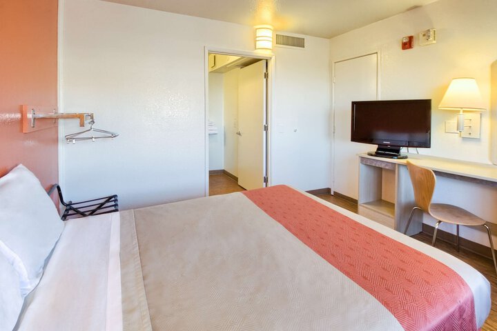 Room 16 of 42