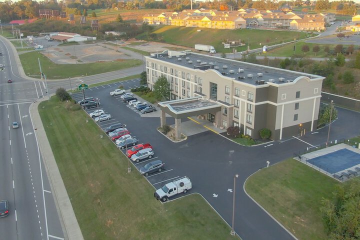 La Quinta Inn & Suites by Wyndham Sevierville / Kodak