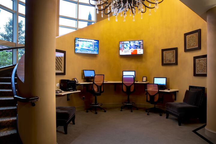 Business Center 84 of 100