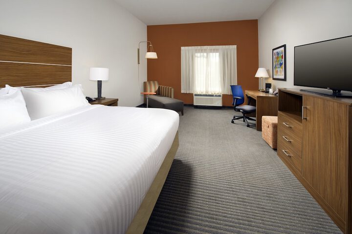 Holiday Inn Express & Suites Bay City by IHG