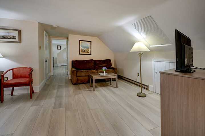 Room 10 of 27