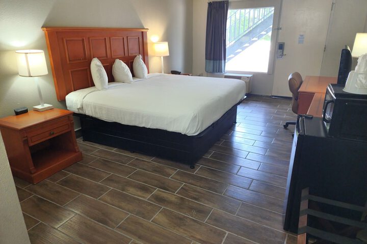 Room 29 of 38