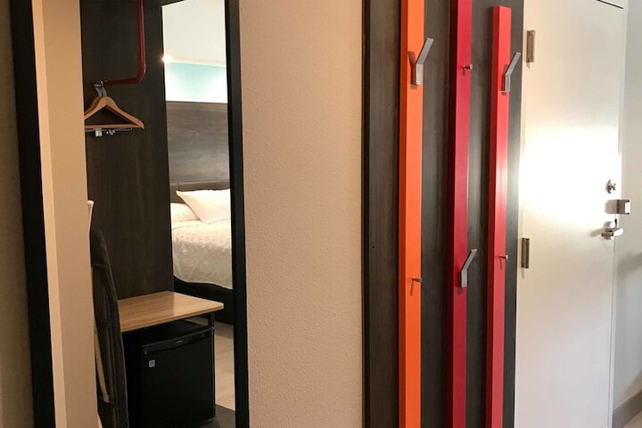 Room 31 of 65