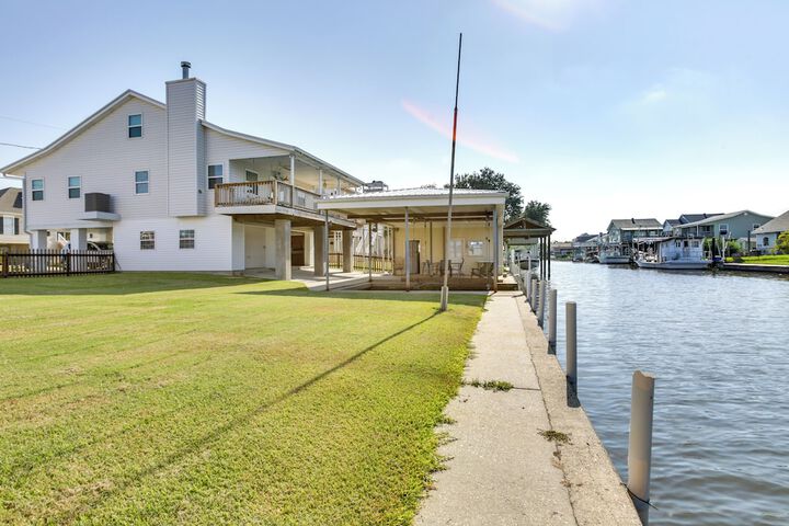 Bayou Bliss: Barataria Waterfront Getaway w / Dock!