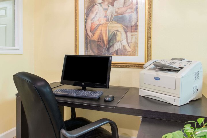 Business Center 15 of 15