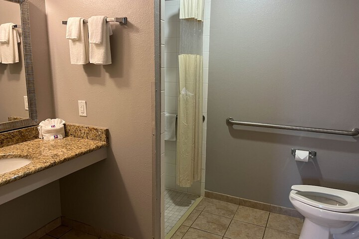 Room 15 of 33