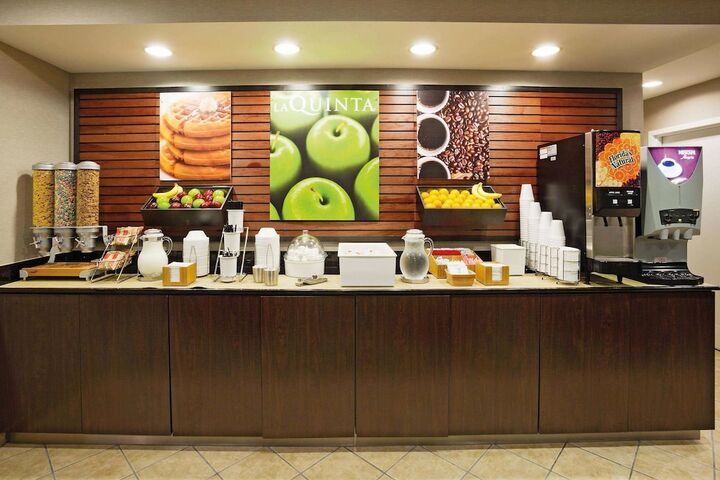 Breakfast/Coffee Service 32 of 44