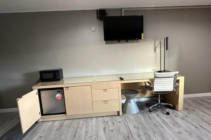 Room 3 of 6