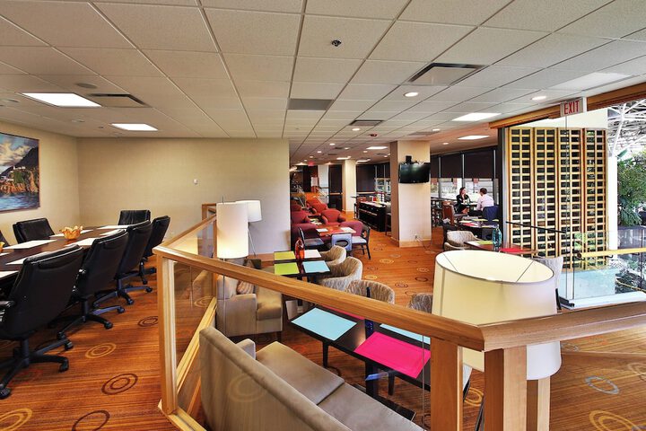 Lounge 65 of 75
