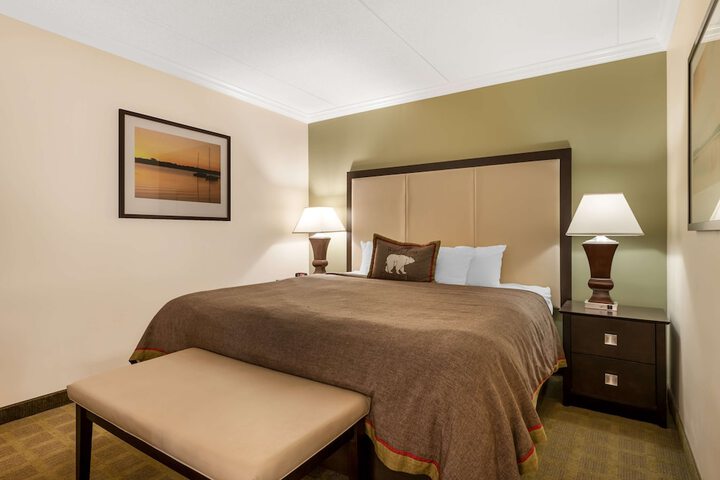 Best Western Plus White Bear Country Inn