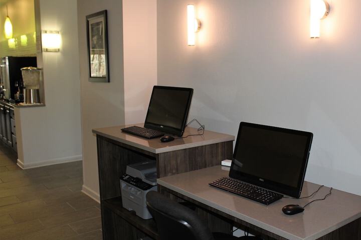 La Quinta Inn & Suites by Wyndham Huntsville Airport Madison