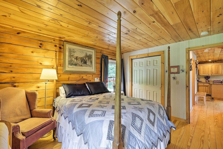 Jacksonville Cabin w / Wraparound Deck & Views