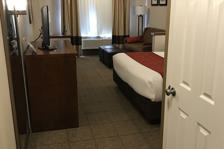 Comfort Suites Near Six Flags Magic Mountain