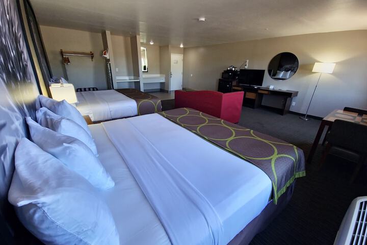 Room 40 of 65