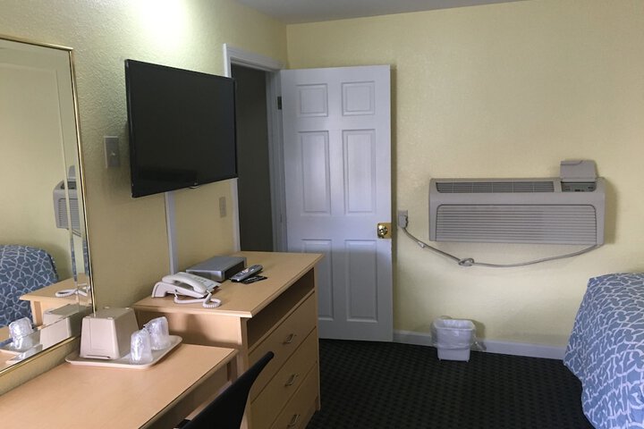 Chisholms Motor Inn