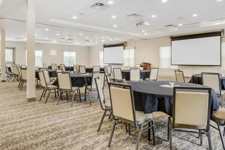Best Western Plus Bridgewater Hotel & Convention Centre