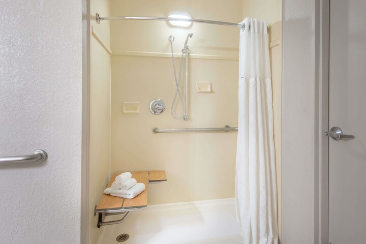 Room 25 of 41