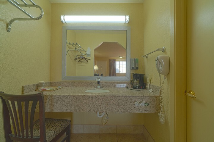 Room 33 of 76