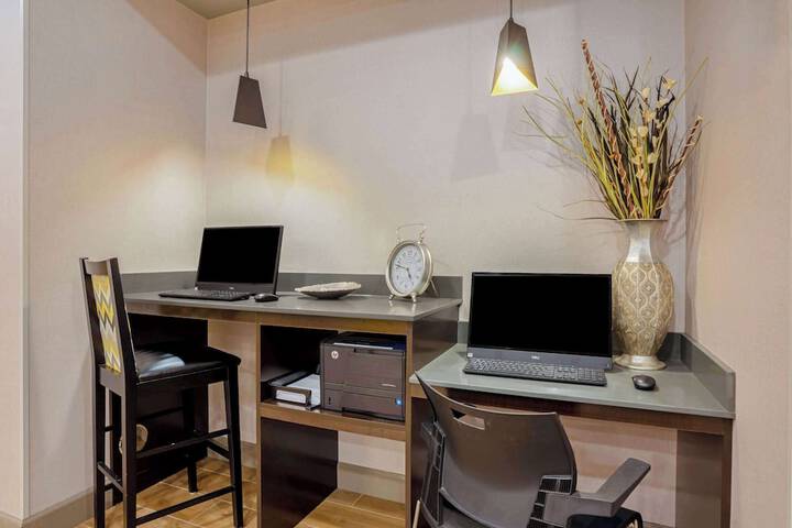 La Quinta Inn & Suites by Wyndham Tumwater - Olympia
