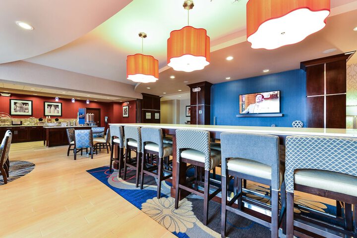 Hampton Inn Corning / Painted Post