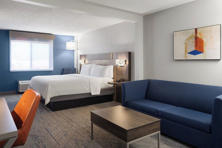 Holiday Inn Express & Suites Midwest by IHG