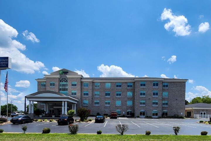 Holiday Inn Express & Suites Somerset Central by IHG