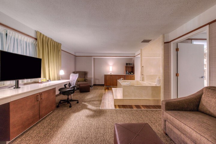 Room 28 of 84