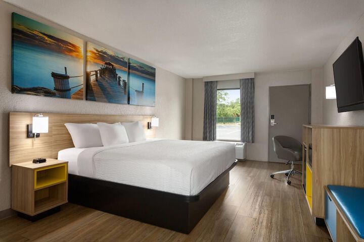 Days Inn by Wyndham Apopka / Orlando