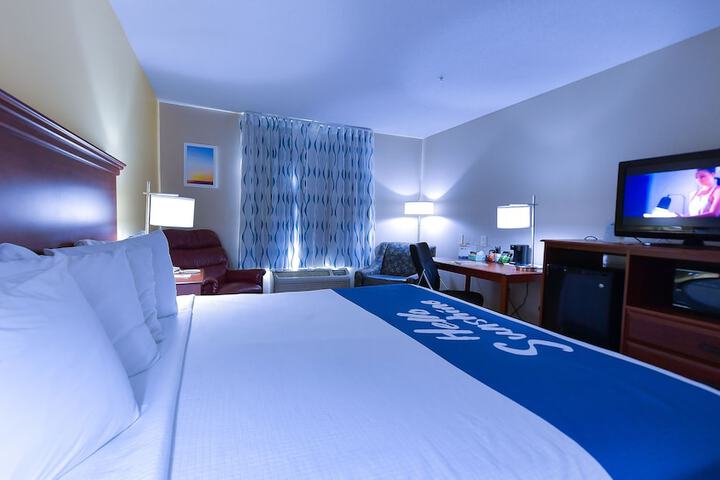 Room 4 of 17