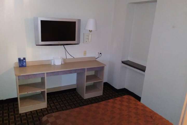 Room 25 of 33