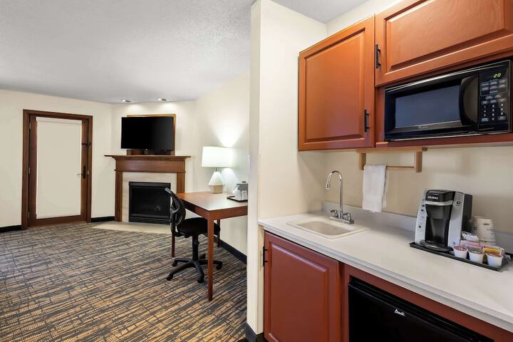 Best Western Fremont / Angola I-80/90 Toll Road