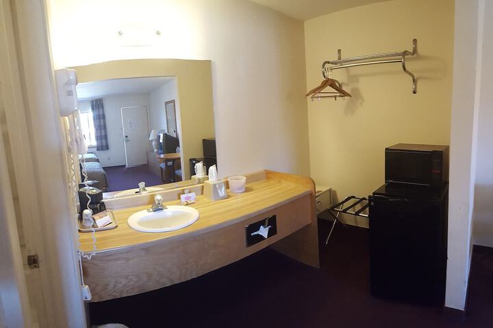 Room 16 of 40