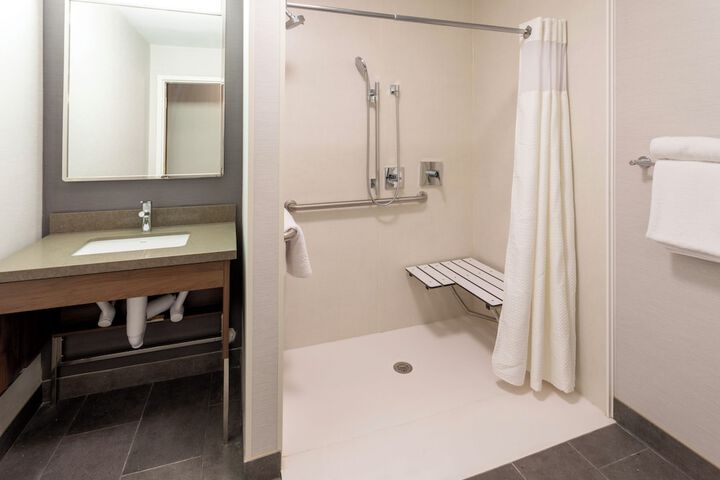Courtyard Minneapolis St. Paul / Roseville by Marriott