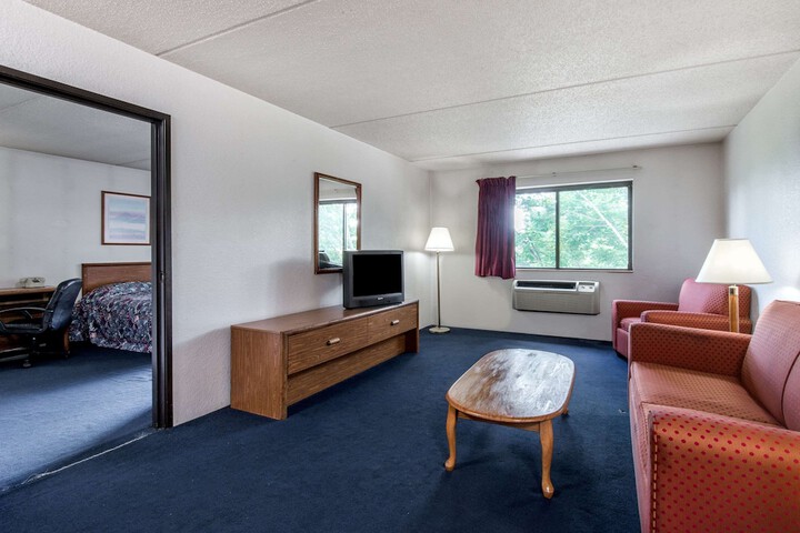 Room 9 of 26