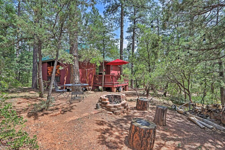 Furnished Deck: Romantic Strawberry / pine Studio!