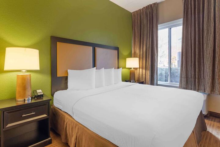Room 16 of 28