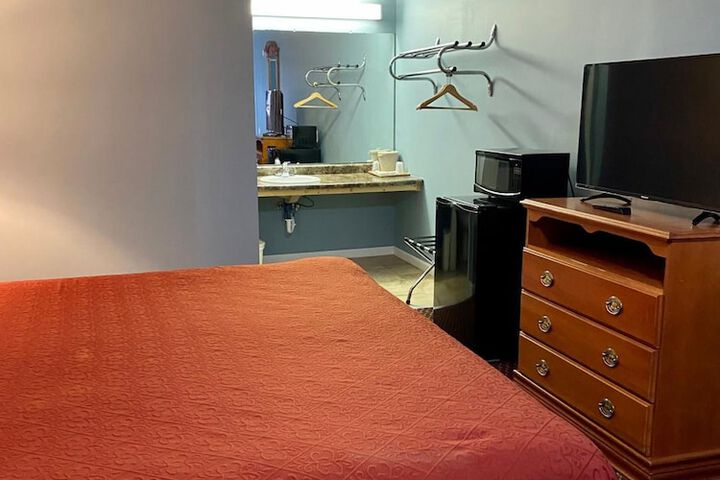 Room 13 of 27