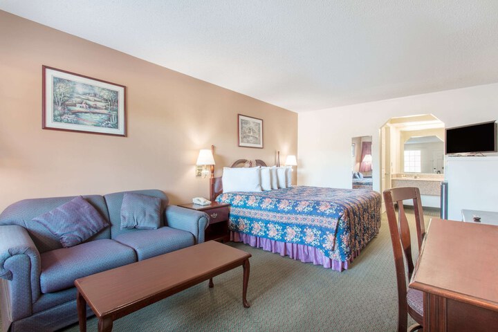 Room 4 of 12