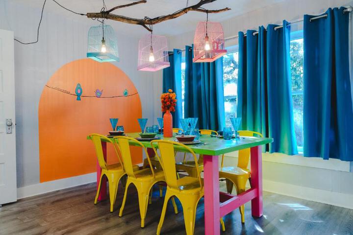The Bluebird Cottage Style Cabin with Hot Tub near Turner Falls and Casinos
